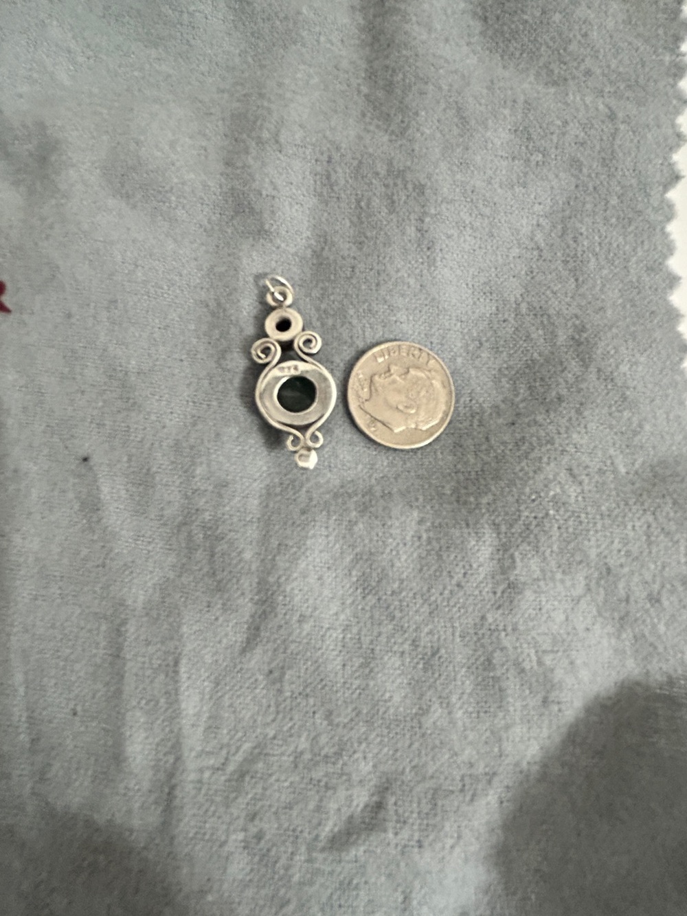 Sterling Silver Green and Deep Red Gemstone Pendant - Picture 4 of 5